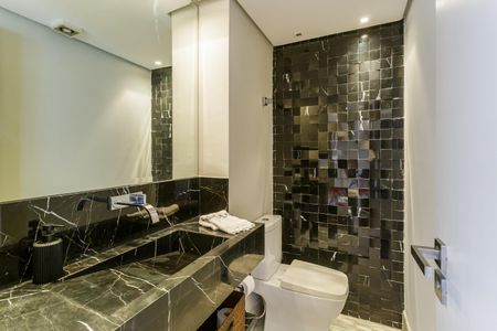 Lavabo de apartamento para alugar com 2 quartos, 100m² em Itaim Bibi, São Paulo