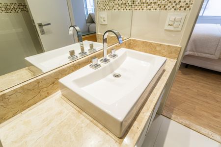 Apartamento para alugar com 100m², 2 quartos e 1 vaga Apartamento para alugar com 100m², 2 quartos e 1 vagaBanheiro da Suíte 2