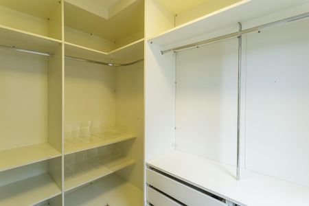 Apartamento para alugar com 100m², 2 quartos e 1 vaga Apartamento para alugar com 100m², 2 quartos e 1 vagaCloset da suíte 2