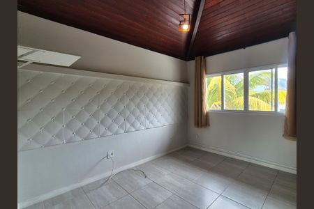Casa de condomínio à venda com 122m², 4 quartos e 2 vagasSuite 