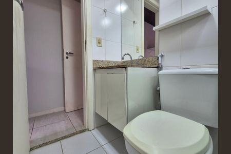 Casa de condomínio à venda com 122m², 4 quartos e 2 vagasBanheiro suite 