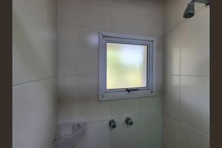 Casa de condomínio à venda com 122m², 4 quartos e 2 vagasBanheiro 