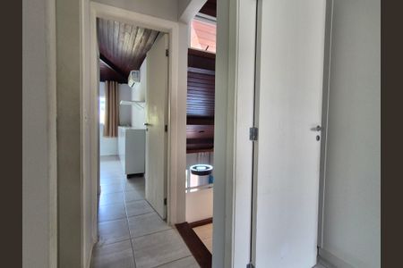 Casa de condomínio à venda com 122m², 4 quartos e 2 vagasCorredor 