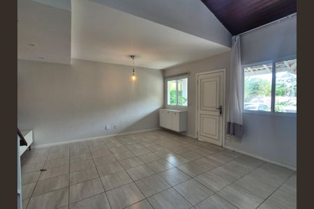 Casa de condomínio à venda com 122m², 4 quartos e 2 vagasSala 