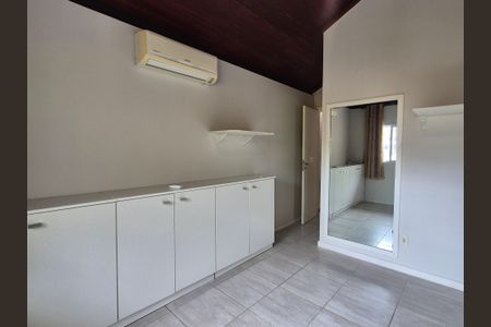 Casa de condomínio à venda com 122m², 4 quartos e 2 vagasSuíte 