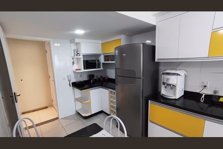Apartamento à venda com 107m², 3 quartos e 3 vagas Apartamento à venda com 107m², 3 quartos e 3 vagasCozinha