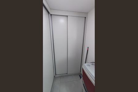 Apartamento à venda com 107m², 3 quartos e 3 vagas Apartamento à venda com 107m², 3 quartos e 3 vagasQuarto de Serviço