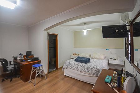 Casa à venda com 196m², 4 quartos e 3 vagasQuarto Suíte