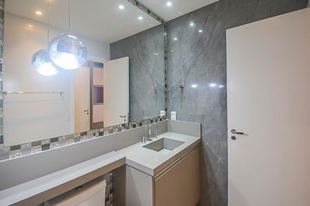 Apartamento à venda com 94m², 2 quartos e 2 vagasBanheiro da Suíte 2