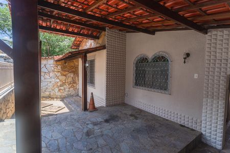 Casa à venda com 300m², 5 quartos e 1 vagaEntrada/garagem