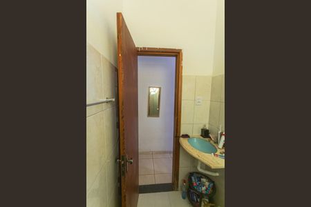 Casa à venda com 300m², 5 quartos e 1 vagaBanheiro Social da Casa de Fundos 2