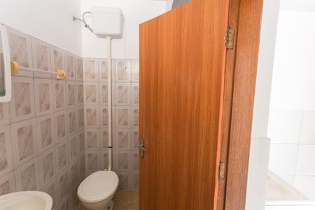 Casa à venda com 300m², 5 quartos e 1 vagaBanheiro Social da Casa de Fundos 1