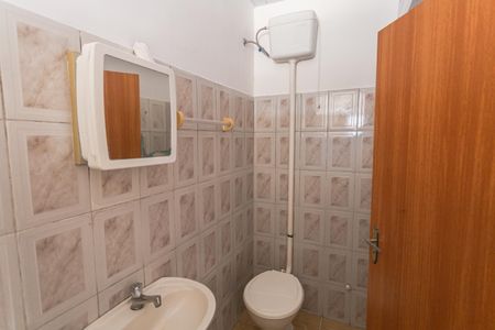 Casa à venda com 300m², 5 quartos e 1 vagaBanheiro Social da Casa de Fundos 1