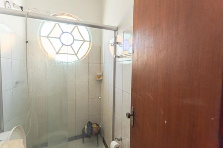 Casa à venda com 300m², 5 quartos e 1 vagaBanheiro Social da Casa de Fundos 2