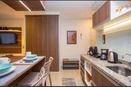 Cozinha de apartamento para alugar com 1 quarto, 31m² em Centro Cívico, Curitiba