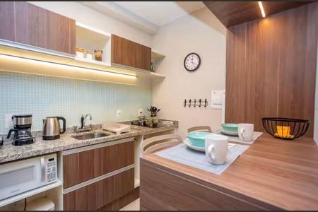 Cozinha de apartamento para alugar com 1 quarto, 31m² em Centro Cívico, Curitiba