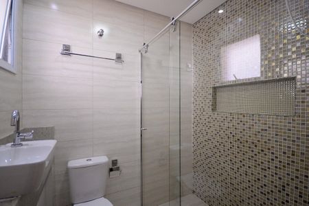 Casa à venda com 264m², 3 quartos e 3 vagas Casa à venda com 264m², 3 quartos e 3 vagasBanheiro do Quarto 2