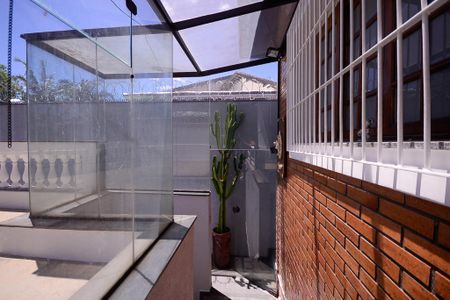 Casa à venda com 264m², 3 quartos e 3 vagas Casa à venda com 264m², 3 quartos e 3 vagasEntrada