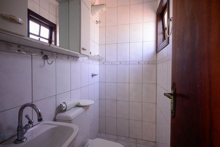 Casa à venda com 264m², 3 quartos e 3 vagas Casa à venda com 264m², 3 quartos e 3 vagasEdícula - Banheiro