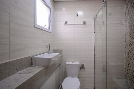 Casa à venda com 264m², 3 quartos e 3 vagas Casa à venda com 264m², 3 quartos e 3 vagasBanheiro do Quarto 2