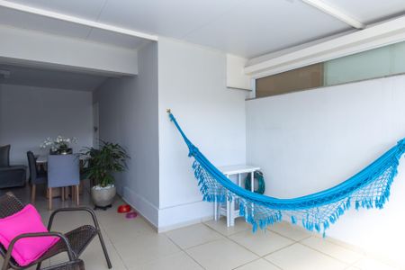 Apartamento à venda com 77m², 3 quartos e 2 vagasVaranda