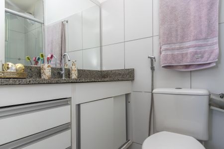 Apartamento à venda com 77m², 3 quartos e 2 vagasBanheiro da Suíte