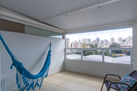 Apartamento à venda com 77m², 3 quartos e 2 vagasVaranda