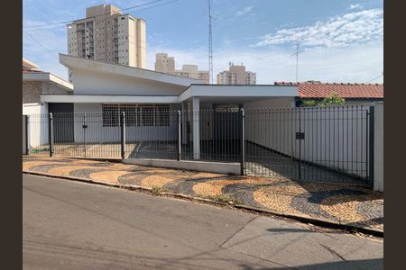 Casa à venda com 243m², 3 quartos e 3 vagasFoto 01