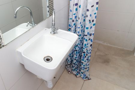 Banheiro Social de kitnet/studio para alugar com 1 quarto, 17m² em Perdizes, São Paulo