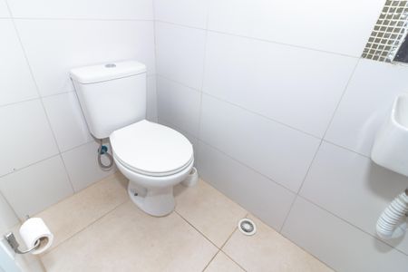 Banheiro Social de kitnet/studio para alugar com 1 quarto, 17m² em Perdizes, São Paulo