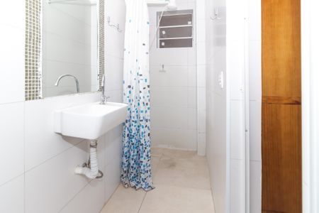 Banheiro Social de kitnet/studio para alugar com 1 quarto, 17m² em Perdizes, São Paulo