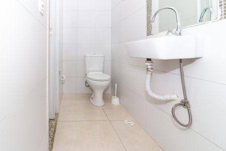 Banheiro Social de kitnet/studio para alugar com 1 quarto, 17m² em Perdizes, São Paulo