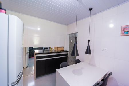 Cozinha de casa para alugar com 2 quartos, 52m² em Vila Nhocuné, São Paulo