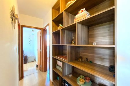 Corredor de apartamento à venda com 3 quartos, 79m² em Planalto, Belo Horizonte