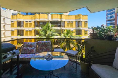 Apartamento para alugar com 130m², 4 quartos e 1 vaga Apartamento para alugar com 130m², 4 quartos e 1 vagaVaranda