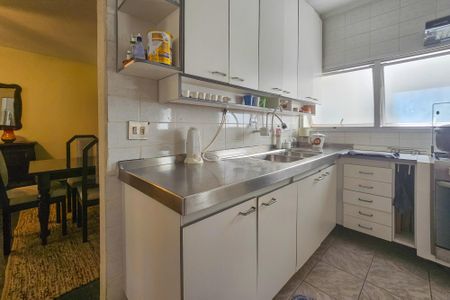 Apartamento para alugar com 130m², 4 quartos e 1 vaga Apartamento para alugar com 130m², 4 quartos e 1 vagaCozinha