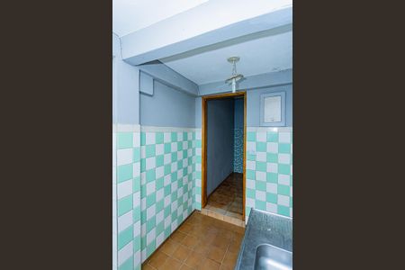 Cozinha de casa para alugar com 1 quarto, 40m² em Vila Serralheiro, São Paulo