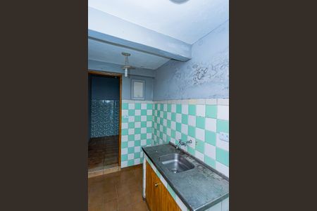 Cozinha de casa para alugar com 1 quarto, 40m² em Vila Serralheiro, São Paulo