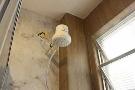 Banheiro de apartamento para alugar com 1 quarto, 45m² em Ponta da Praia, Santos