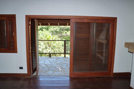 Casa para alugar com 4 quartos, 304m² em Vila Santo Antônio, Cotia