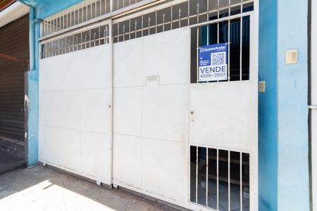 Casa à venda com 250m², 2 quartos e 1 vaga Casa à venda com 250m², 2 quartos e 1 vagaFachada