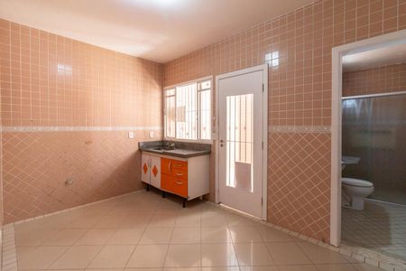 Casa à venda com 250m², 2 quartos e 1 vaga Casa à venda com 250m², 2 quartos e 1 vagaCozinha