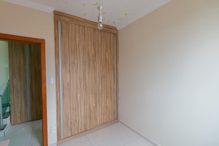 Quarto de apartamento para alugar com 2 quartos, 170m² em Heliópolis, Belo Horizonte