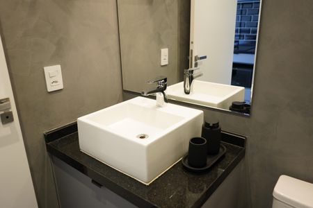 Banheiro de kitnet/studio para alugar com 1 quarto, 27m² em Vila Regente Feijó, São Paulo