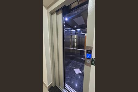 Apartamento à venda com 90m², 2 quartos e 2 vagas Apartamento à venda com 90m², 2 quartos e 2 vagasElevador