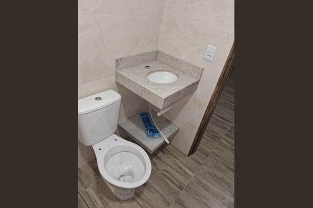 Casa à venda com 114m², 3 quartos e 1 vaga Casa à venda com 114m², 3 quartos e 1 vagaBanheiro