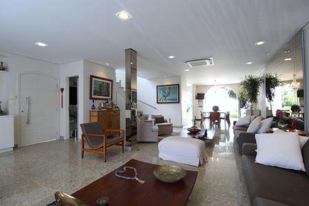 Sala de casa à venda com 4 quartos, 315m² em Planalto Paulista, São Paulo