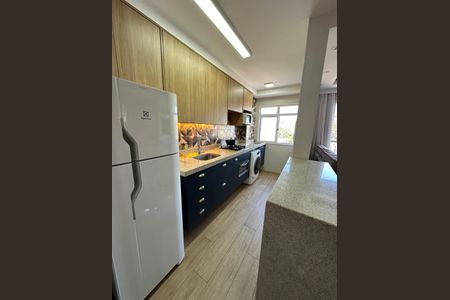 Cozinha  de apartamento à venda com 2 quartos, 47m² em Vila Satúrnia, Campinas
