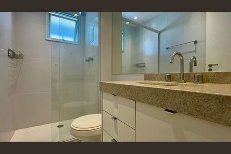 Apartamento para alugar com 120m², 2 quartos e sem vagaBanheiro 1 da Suite 1