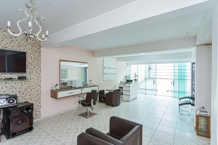 Casa à venda com 196m², 3 quartos e 4 vagas Casa à venda com 196m², 3 quartos e 4 vagasGaragem